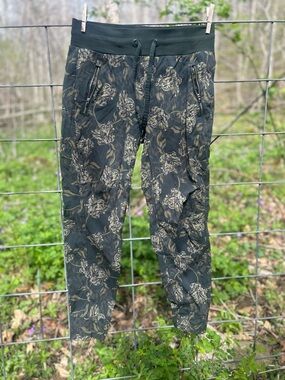 Athleta Black Floral Print Jogger Pants
